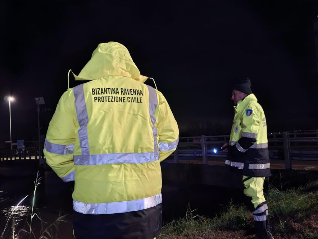 La Bizantina Ravenna, associazione di volontariato di Protezione Civile, è all'opera durante le emergenze territoriali. In questo caso monitoriamo il deflusso della piena del Senio lo scorso 25 dicembre 2026.